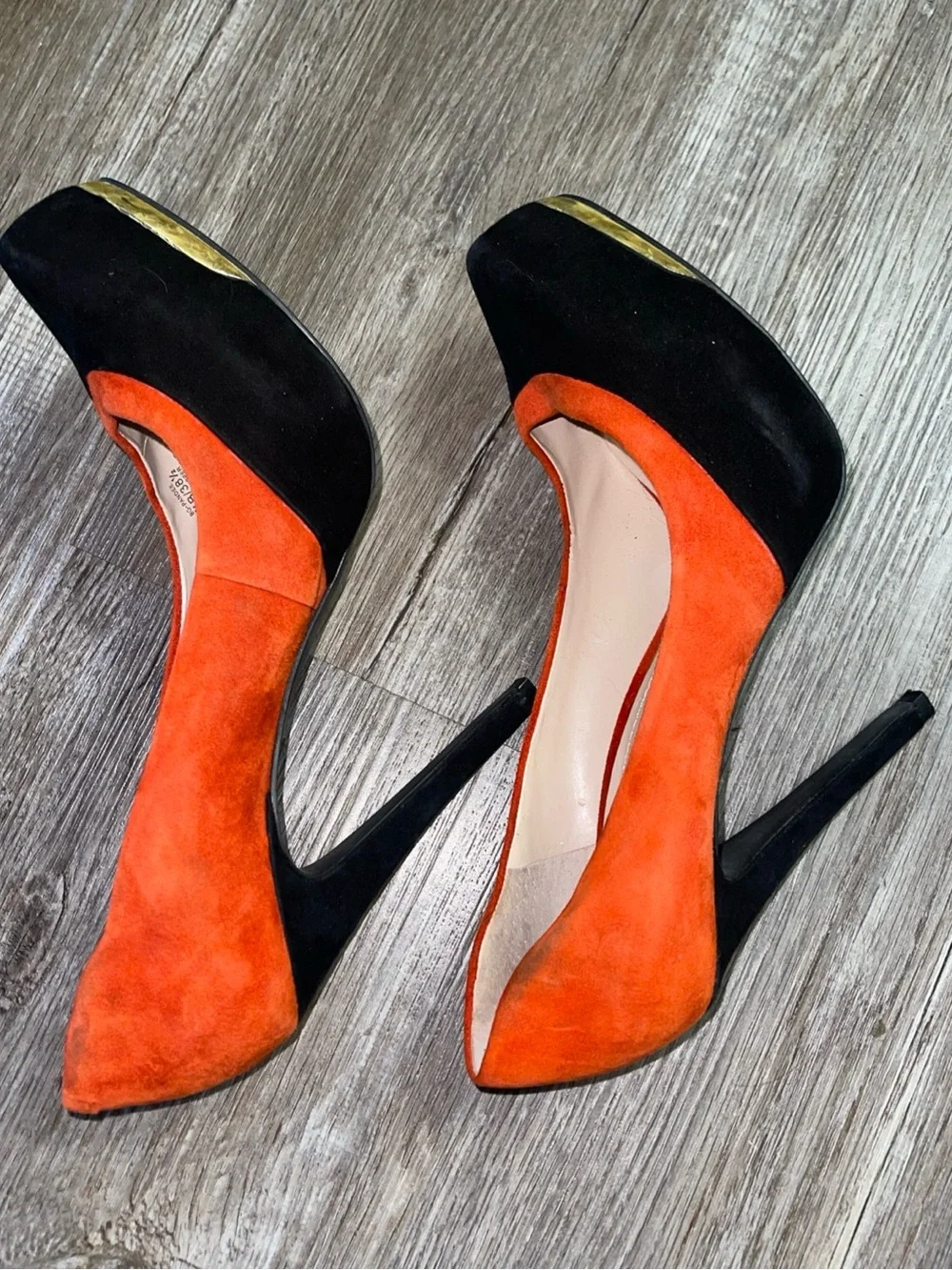 BCBGeneration Women Red Black Suede Leather High Heels Size 8.5 Mod Edgy